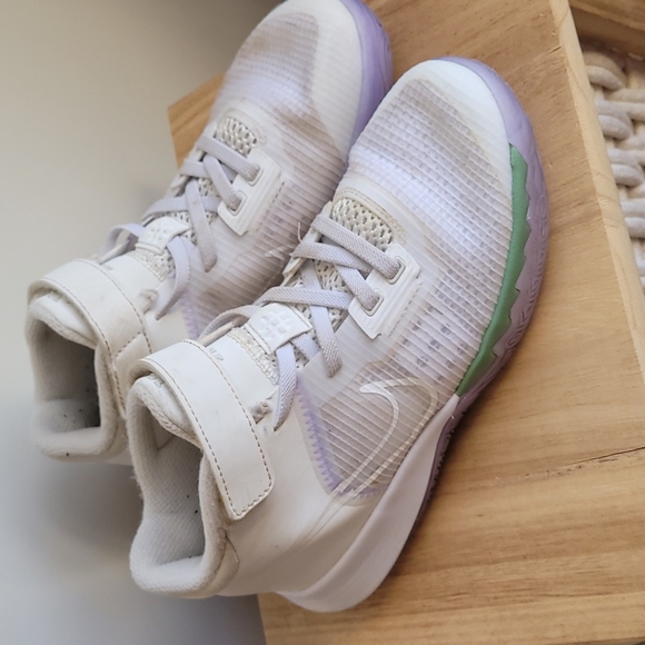Nike Shoes Nike Boys Kyrie Irving Flytrap 4 White Lace Up